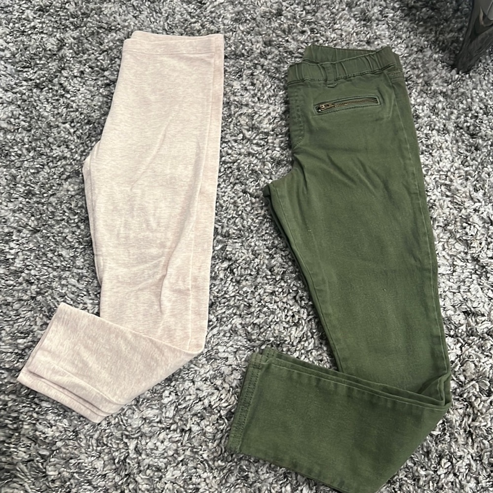 Cream leggings and green greens with zipper pockets